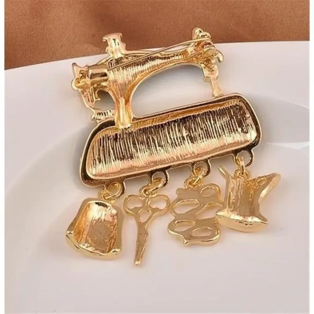 Vintage Sewing Machine Brooch Zinc Alloy Jewelry Pin 1.5-inch Gold Black Gift